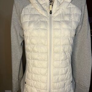 The North Face Women’s Small Insulated Hooded Jacket White & Gray Hybrid Fleece